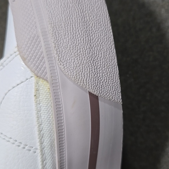 Nike White and Light Pink Casual Shoes - Picture 7 of 10